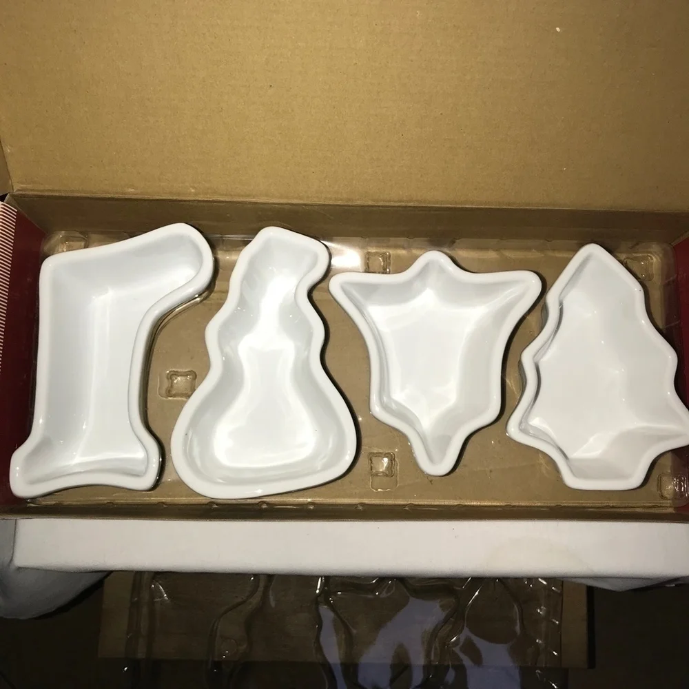 WILLIAMS-SONOMA set 4 Holiday Ramekins white NWT